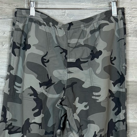 Patagonia Men's Gray Camouflage Hiking Pants - Picture 6 of 6